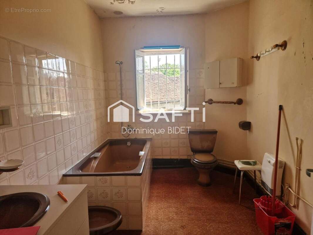 Maison 172 m² à Louroux-De-Bouble  - photo 4