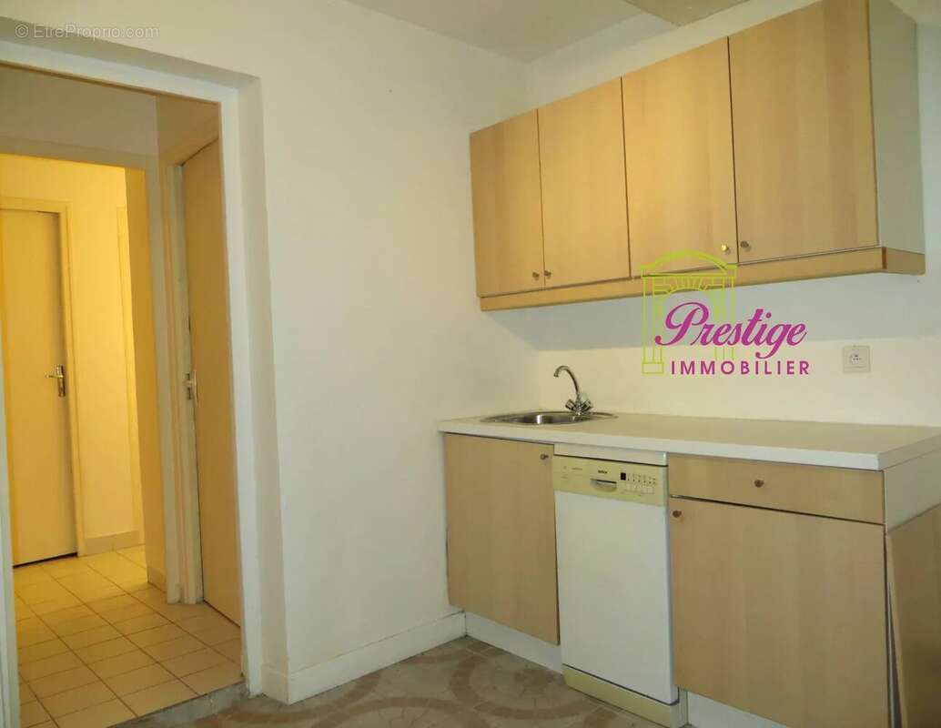 Commerce à LE MESNIL-LE-ROI