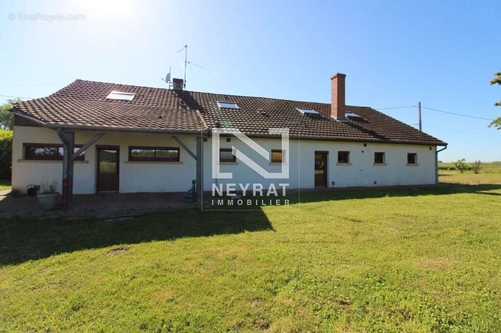 Maison 4 chambres et parcelle de 3900 m², une cour - photo 3
