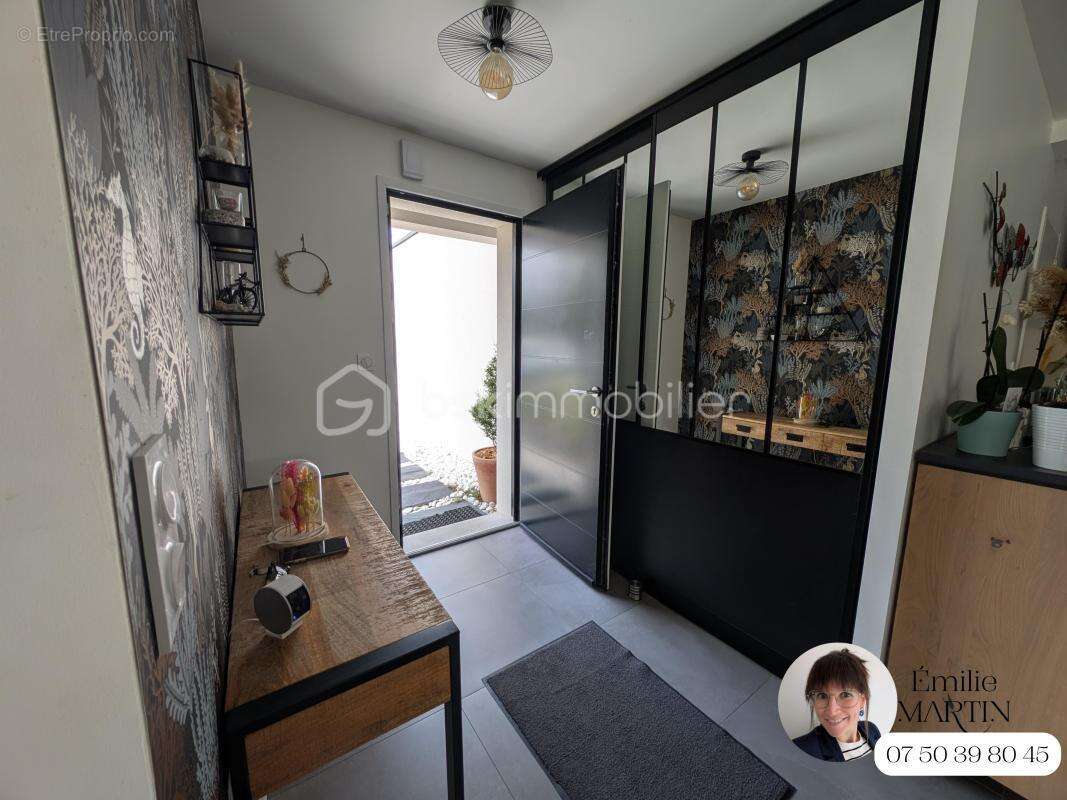 Aux portes de Rennes, à seulement 5 minutes du centre de Cesson-Sévigné, laissez-vous séduire par cette magnifique maison contem - photo 2