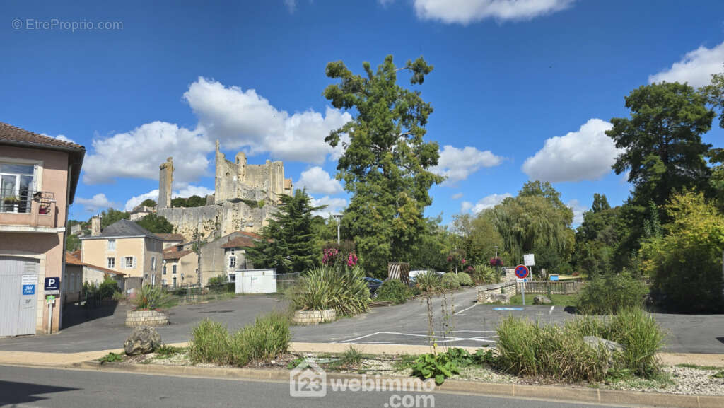 A deux pas du jardin public de Chauvigny, - Maison à CHAUVIGNY