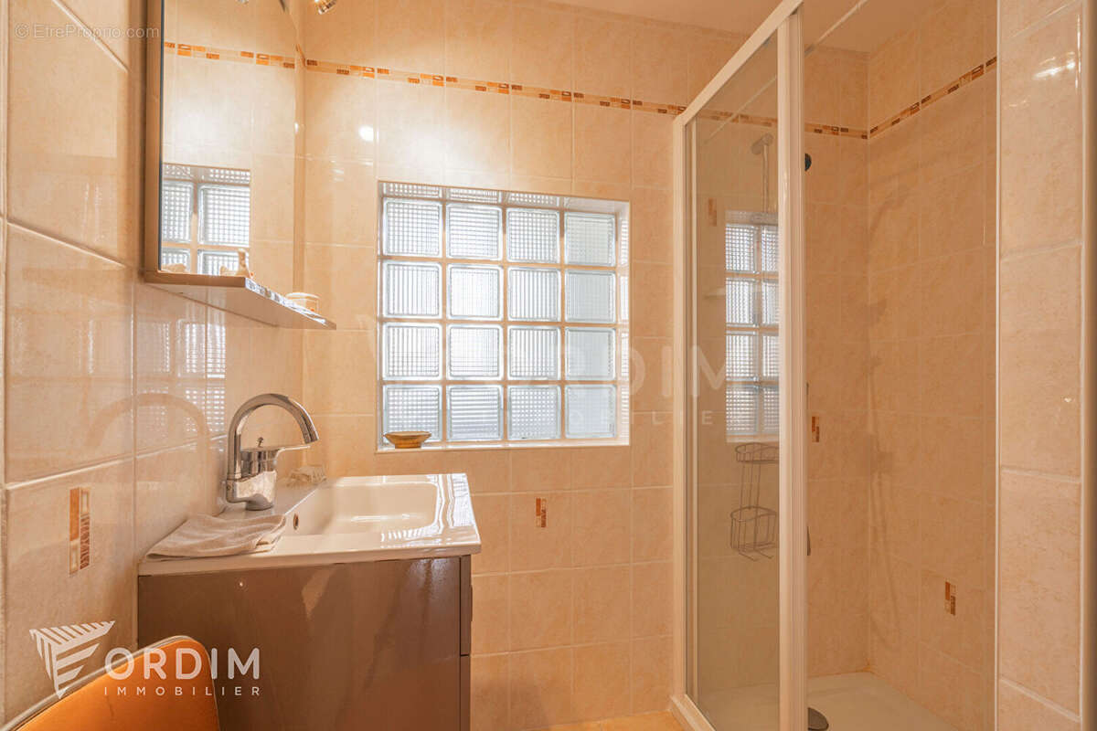 Maison au calme avec terrain agréable, en excellent état - photo 7