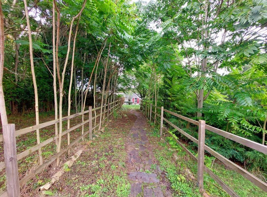 Maison à ROULLET-SAINT-ESTEPHE