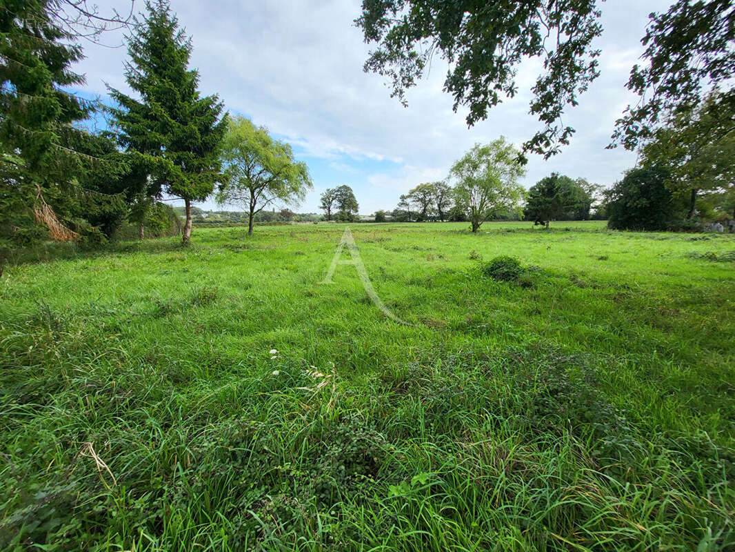 Terrain à MARSAC-SUR-DON