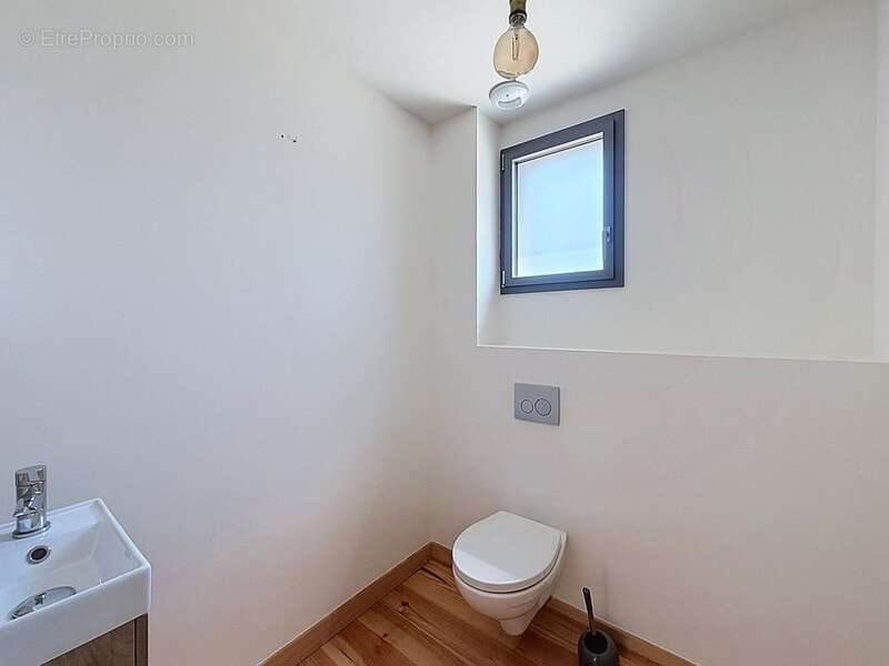 Maison à vendre plain-pied en bois de 149 m², 5 pièces, piscine, 2 garages - BERGERAC (24) - photo 10