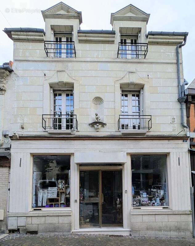 Photo 1 - Commerce à CHINON