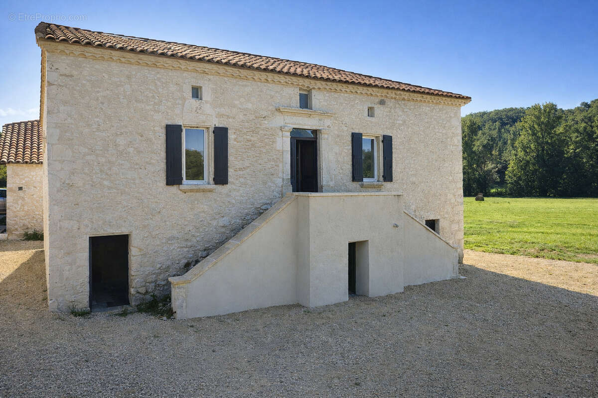 Maison à MONTAIGU-DE-QUERCY