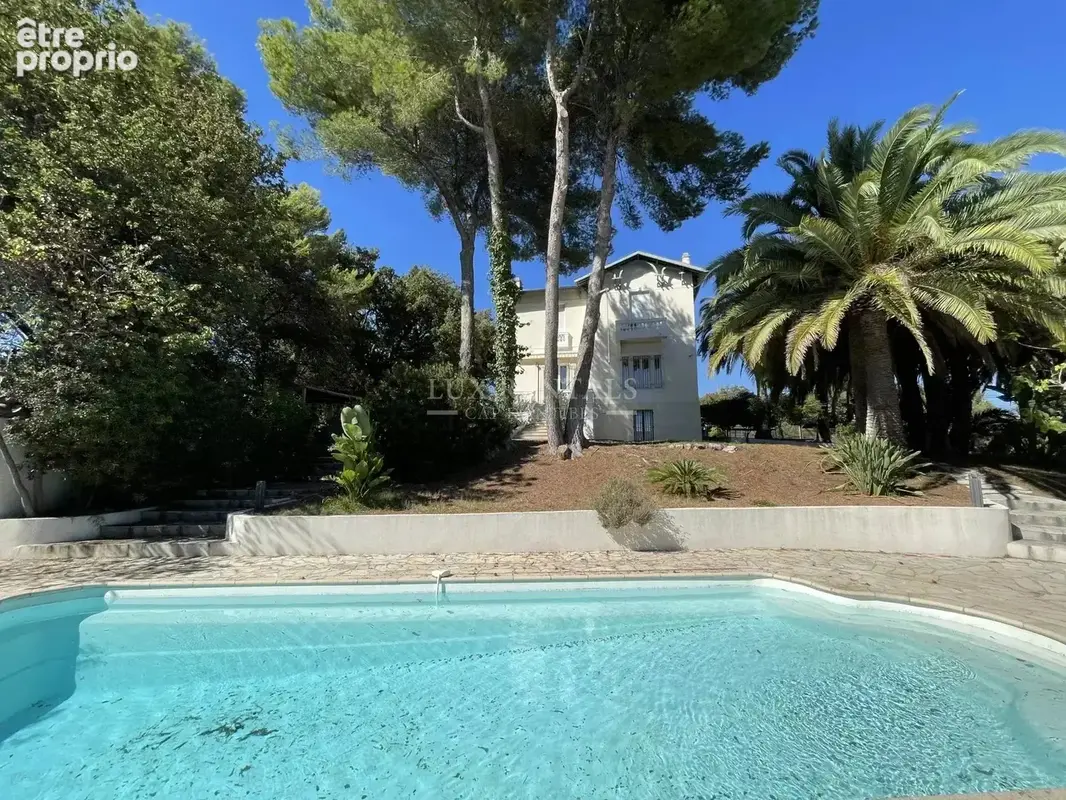 Villa en vente à Antibes dans un quartier résidentiel - photo 2
