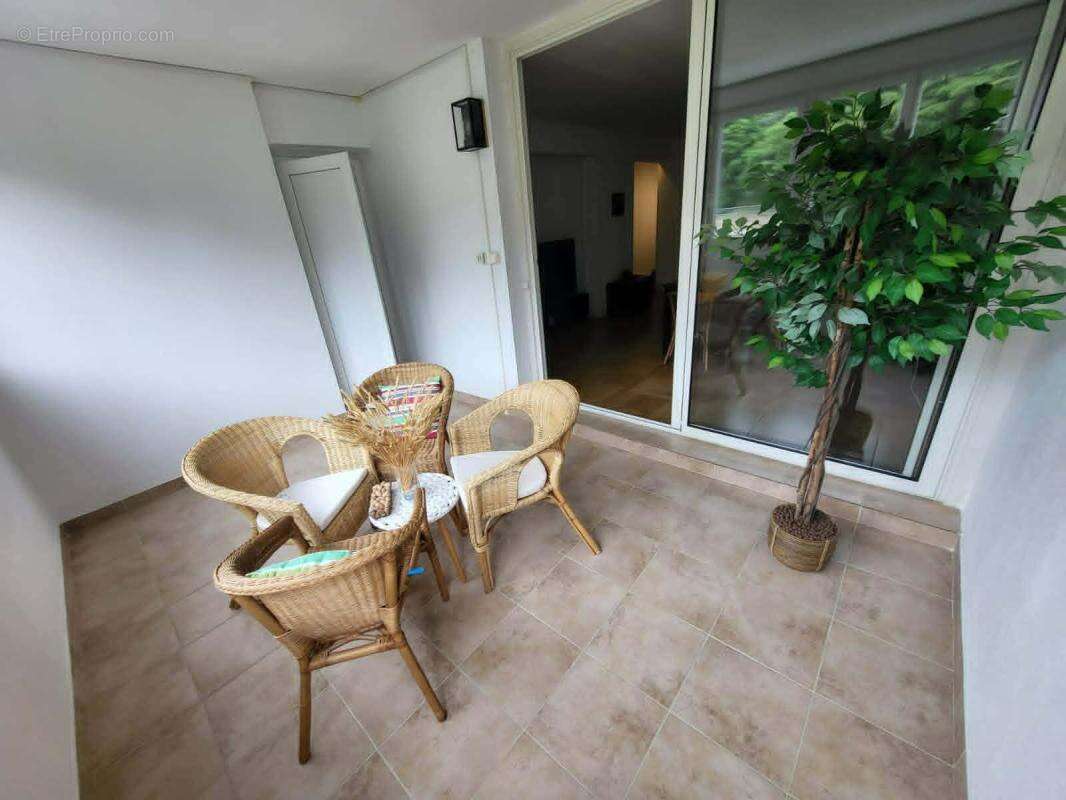 Appartement à BAGNOLS-SUR-CEZE