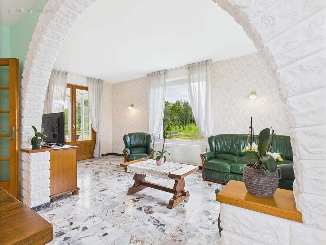 Maison à SAINT-LOUP-DE-BUFFIGNY