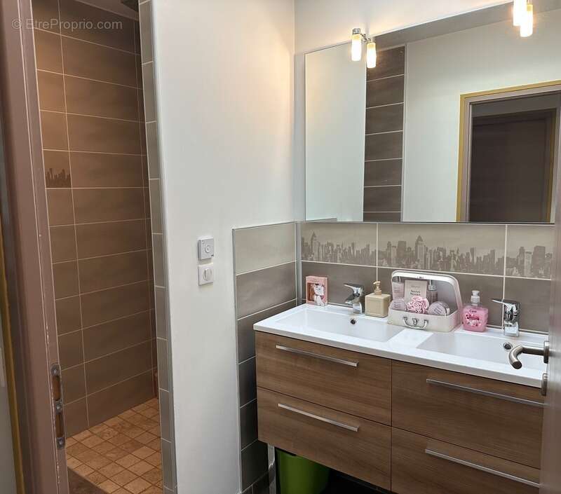 Maison à MONTELIMAR