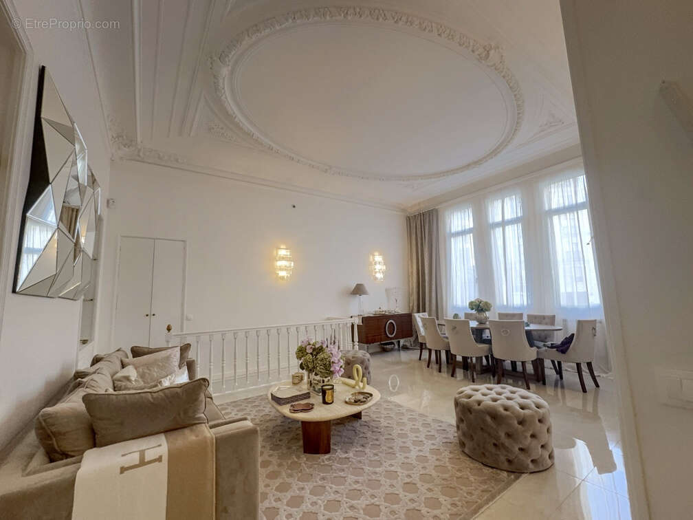 Appartement à PARIS-16E