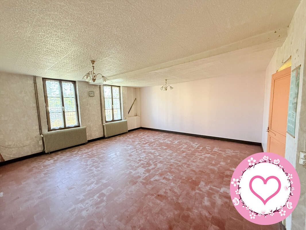 Maison à VILLEMURLIN