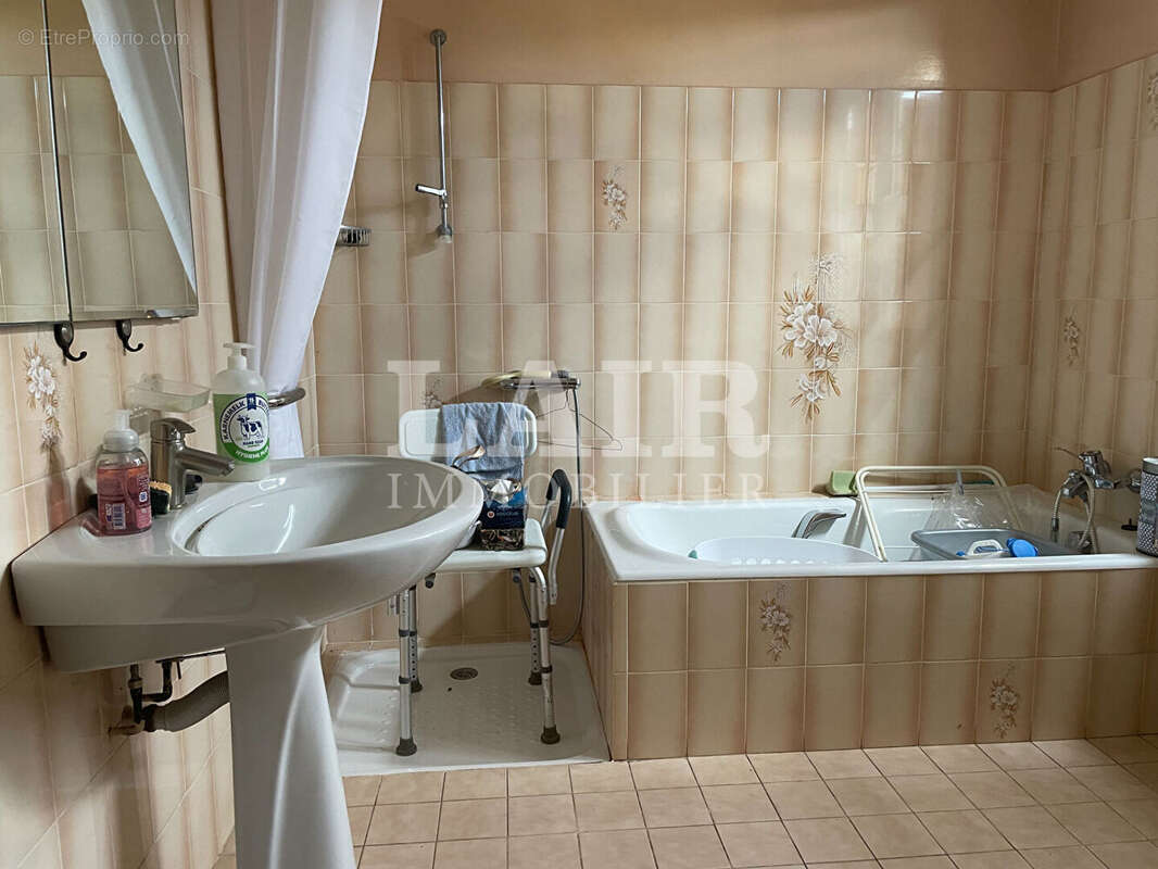 Maison à vendre dans le bourg de Saint-Vincent-des-Près, réf B15527 - photo 10