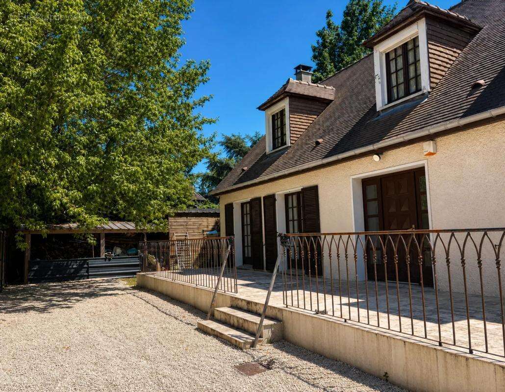 Maison à LE MESNIL-SAINT-DENIS