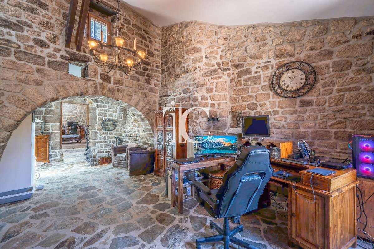 Maison à LABLACHERE
