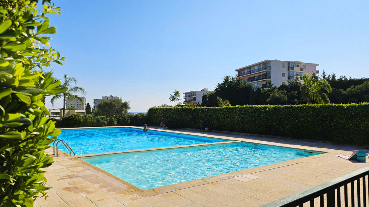 Studio rénové avec balcon au calme, piscine et cave - photo 2