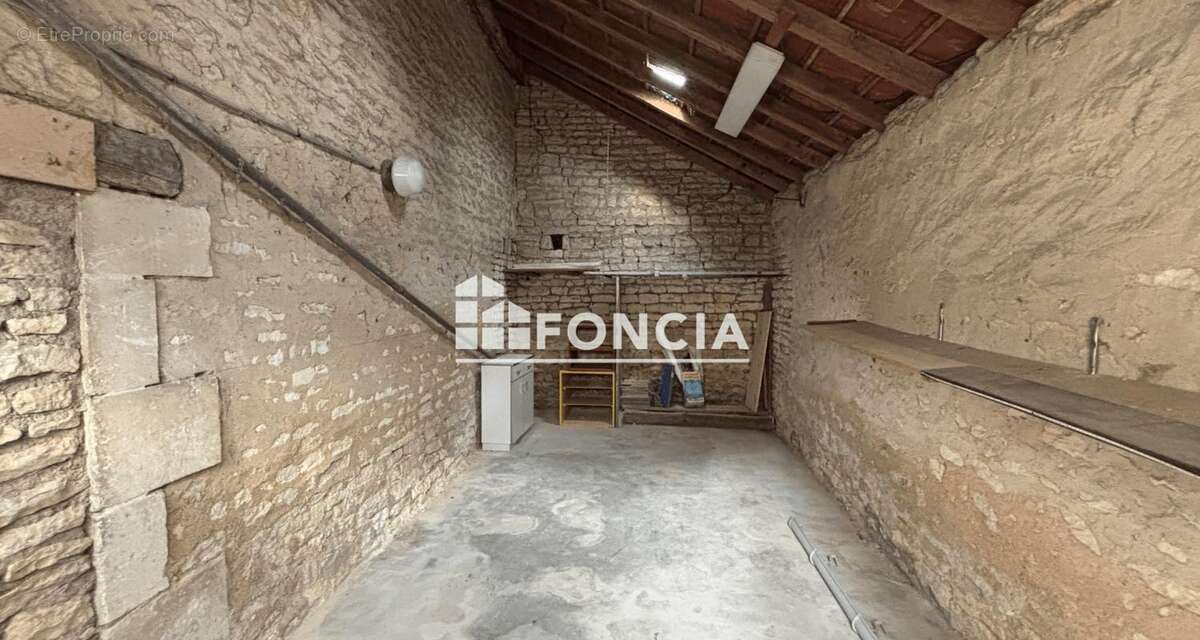 Maison à NEUVILLE-DE-POITOU