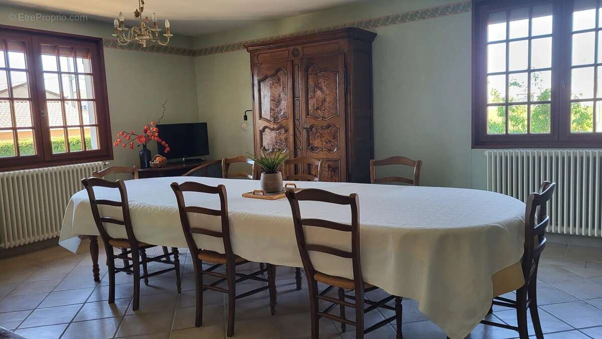 Maison à ROMANECHE-THORINS