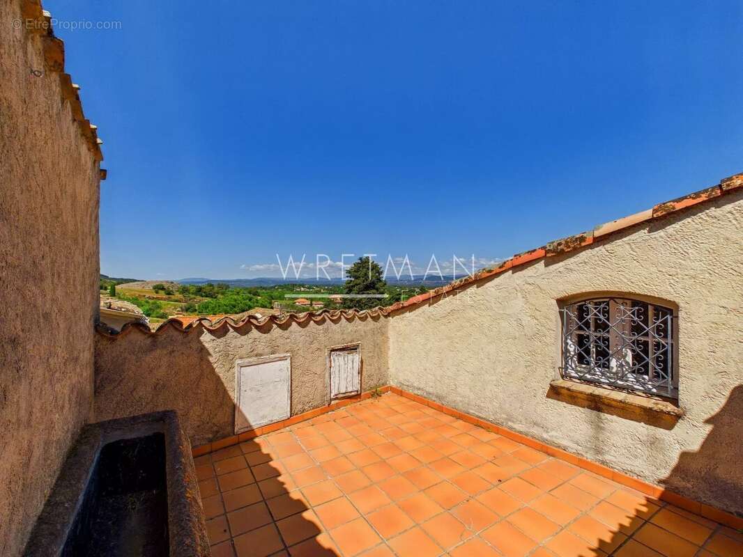 Maison à ROQUEBRUNE-SUR-ARGENS