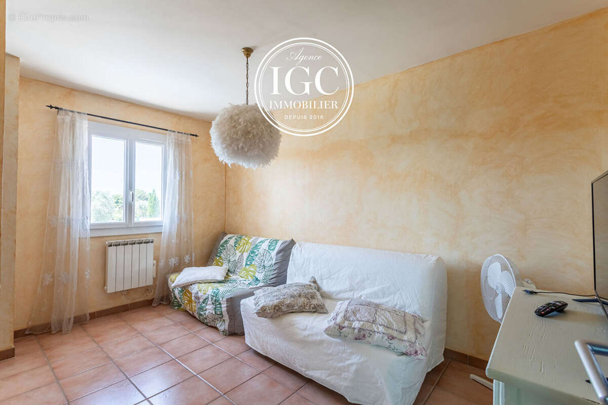 Maison t4 - 113 m² - piscine - garage - mont d'or - hopital nord - 458 m² terrain - photo 17