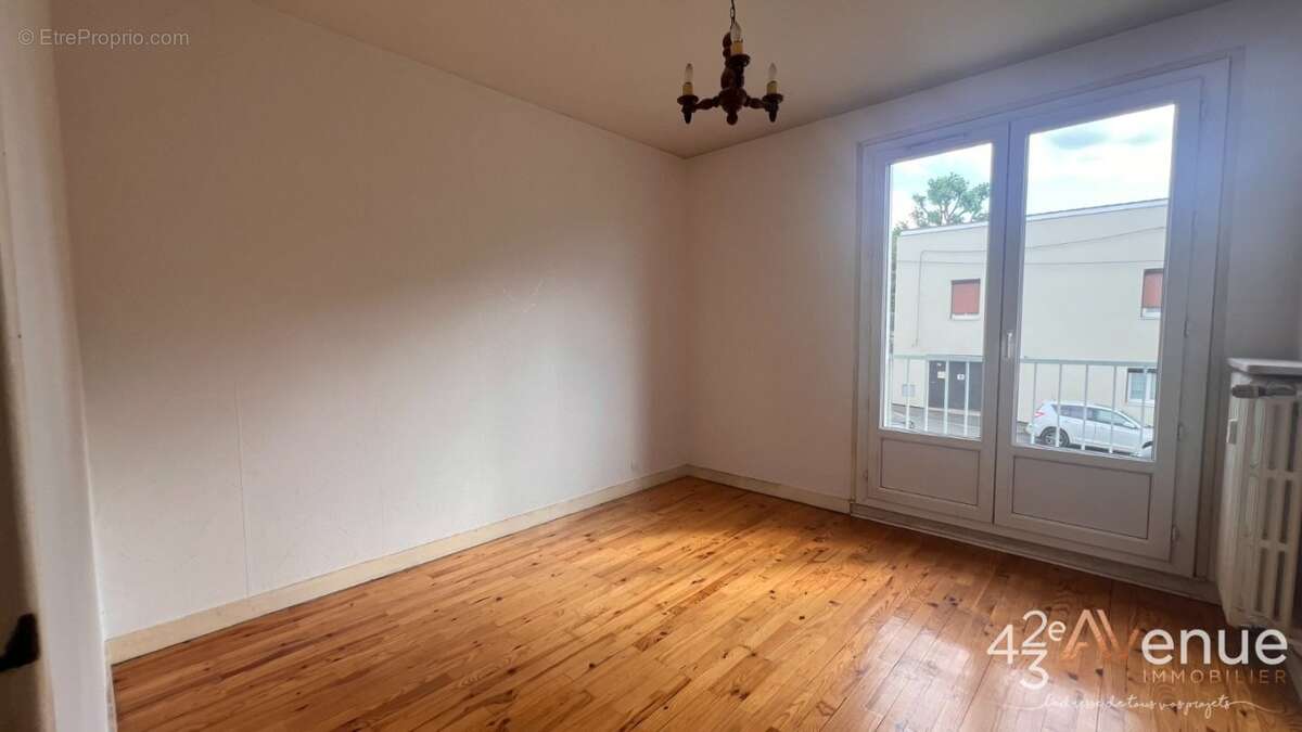 Appartement 64 m² à Saint-Etienne  - photo 9