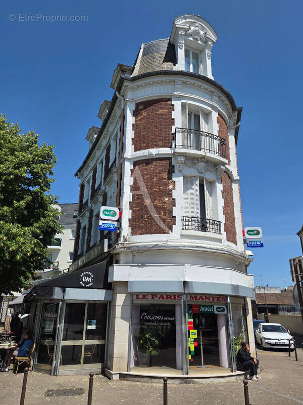 Commerce à MANTES-LA-JOLIE