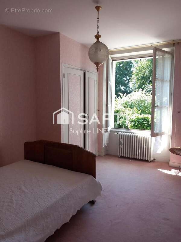 Maison 232 m² à Gajoubert  - photo 8