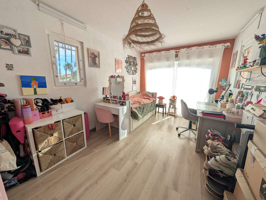 Maison à SAINT-LAURENT-DE-LA-SALANQUE