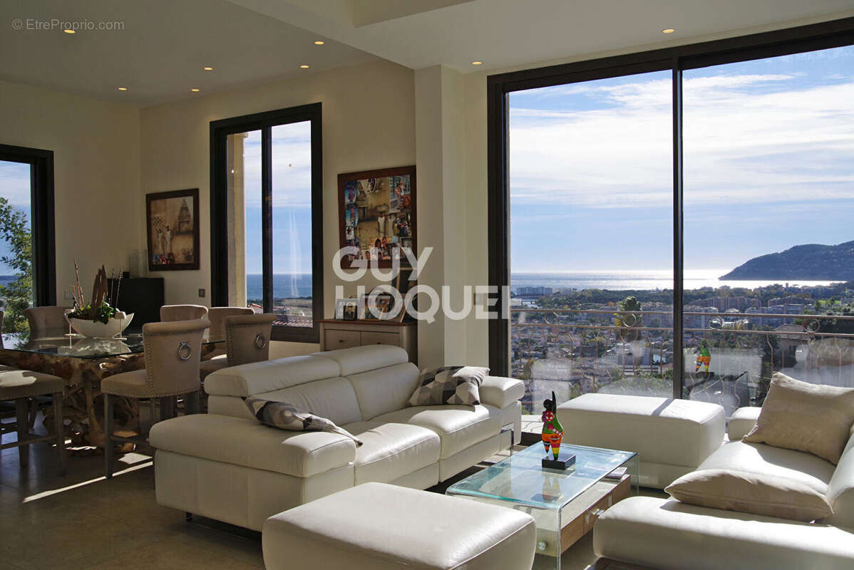 Maison à MANDELIEU-LA-NAPOULE