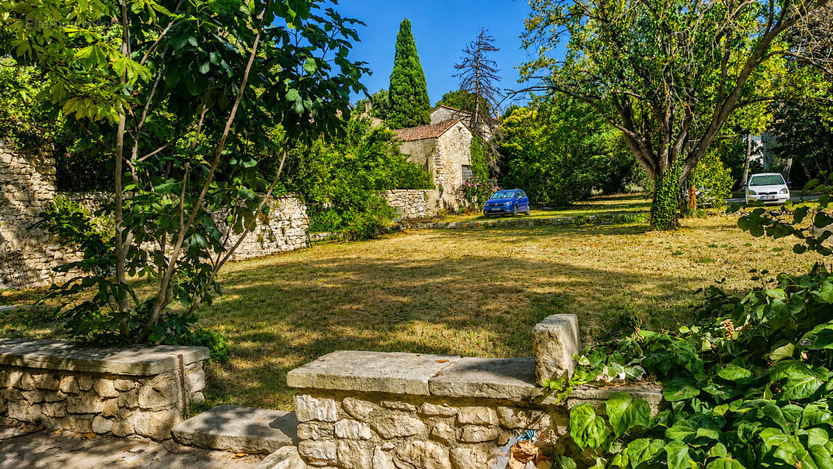 Appartement à PERNES-LES-FONTAINES