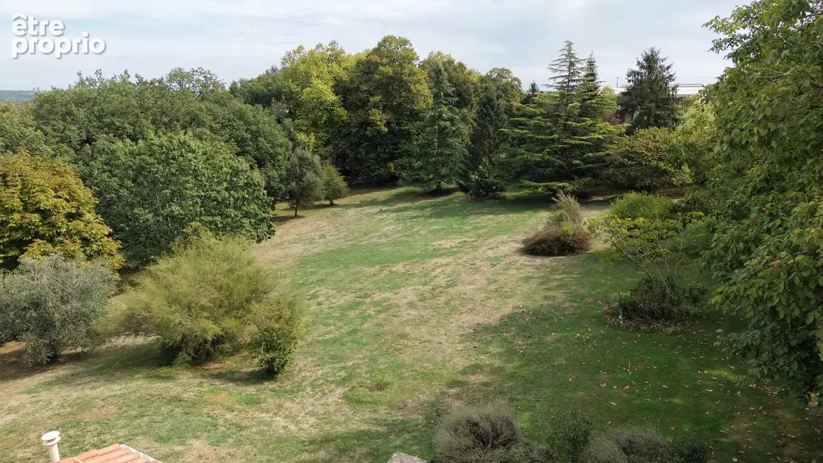 Maison familiale sur 1 hectare de terrain arboré - photo 23