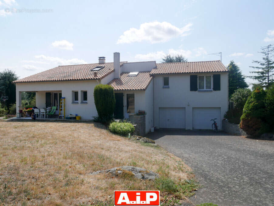 Maison à NUEIL-LES-AUBIERS