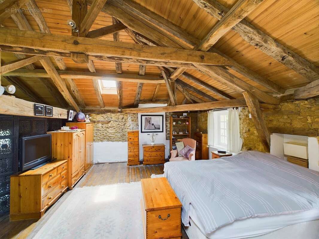 Petite maison en pierre situé dans un hameau - photo 9