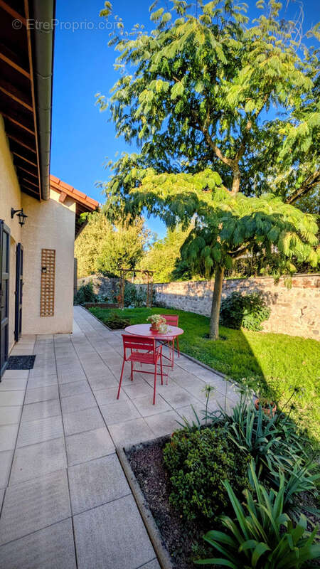 VILLA  de 201 M2  offrant 5 CHAMBRES - photo 2
