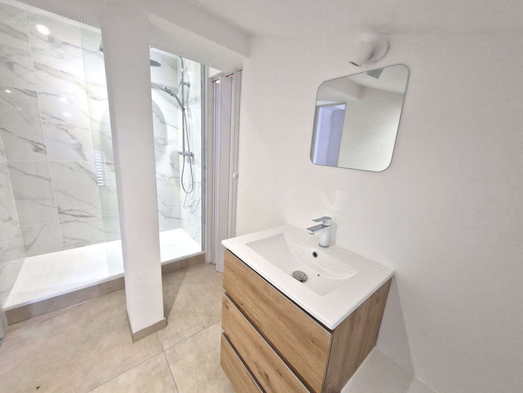 Appartement à SOLLIES-PONT