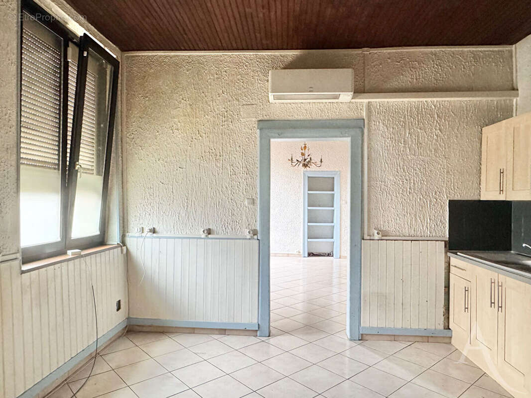 Immeuble de caractère à potentiel (local + habitation) - Yutz quartier Mairie - photo 11