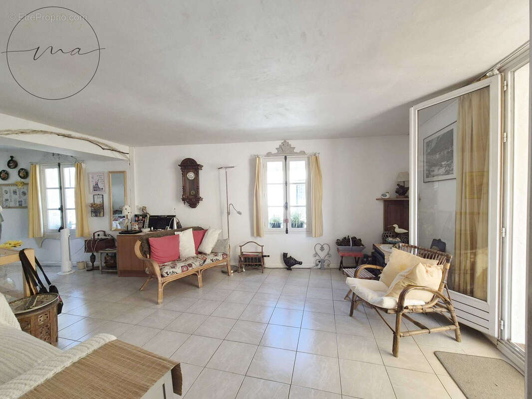 Maison à SAINT-GENIES-DE-FONTEDIT