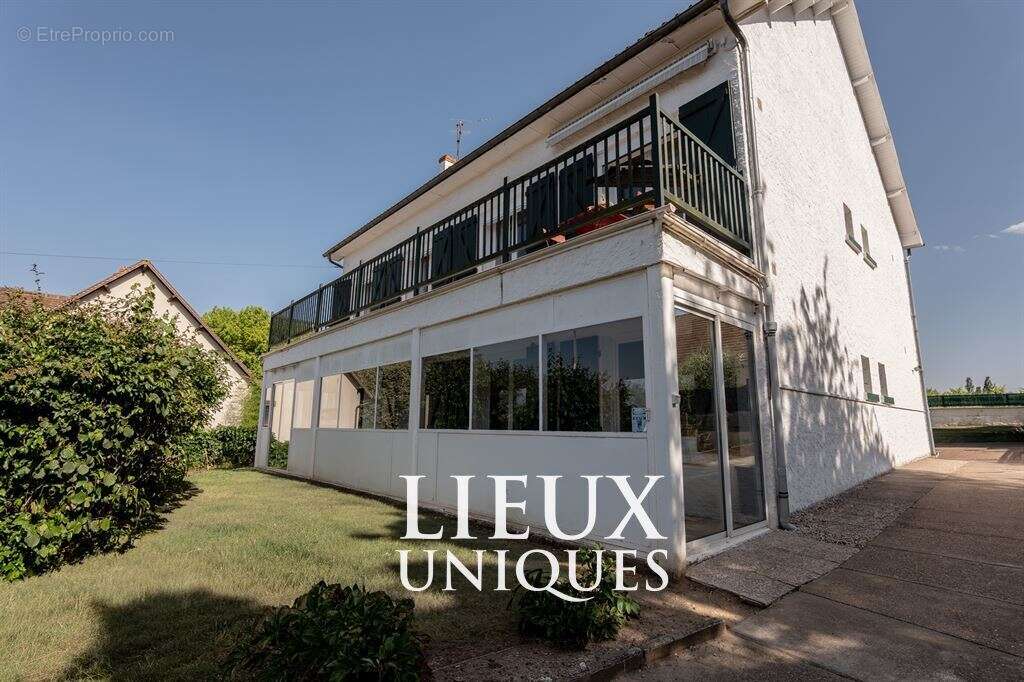 Lieux uniques ® x propriétés privées propose maison de  187 m² sur un terrain de 1295 m² à cellettes - photo 3