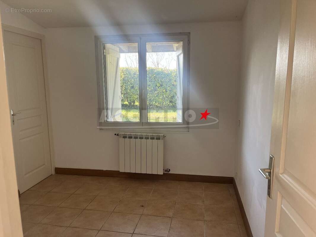 Maison à LAUZERVILLE