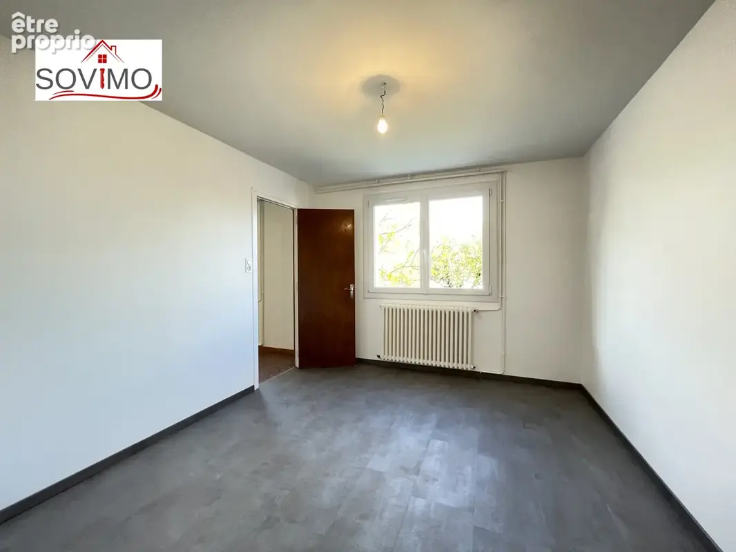 En centre ville, belle maison rénovée avec jardin, garage, et terrasse - photo 17