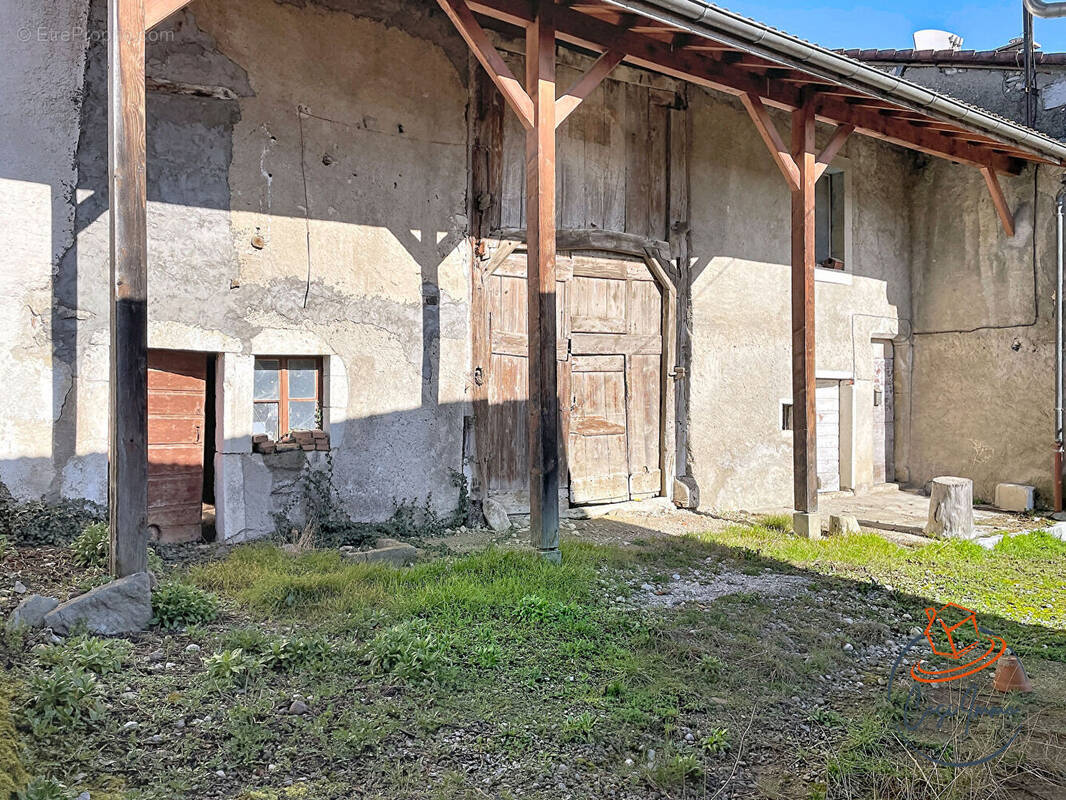 Maison à THOIRY