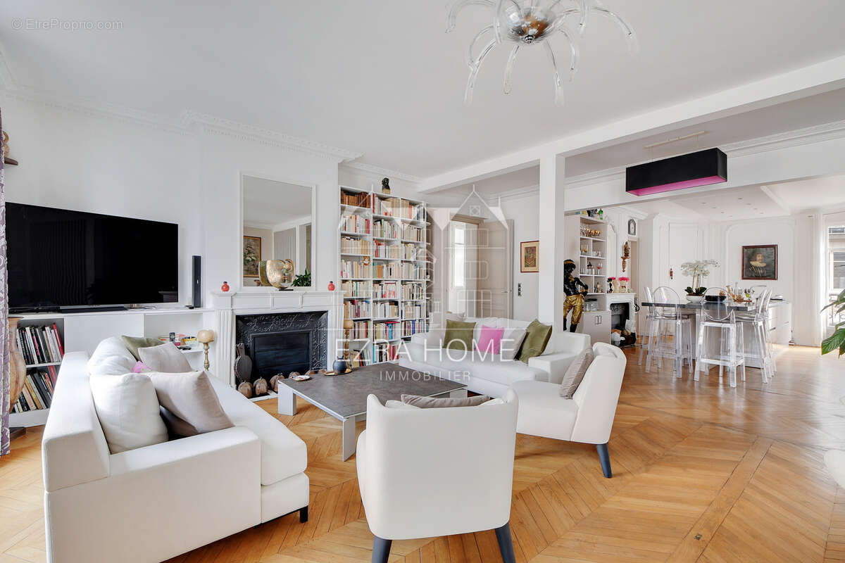 Appartement à PARIS-17E