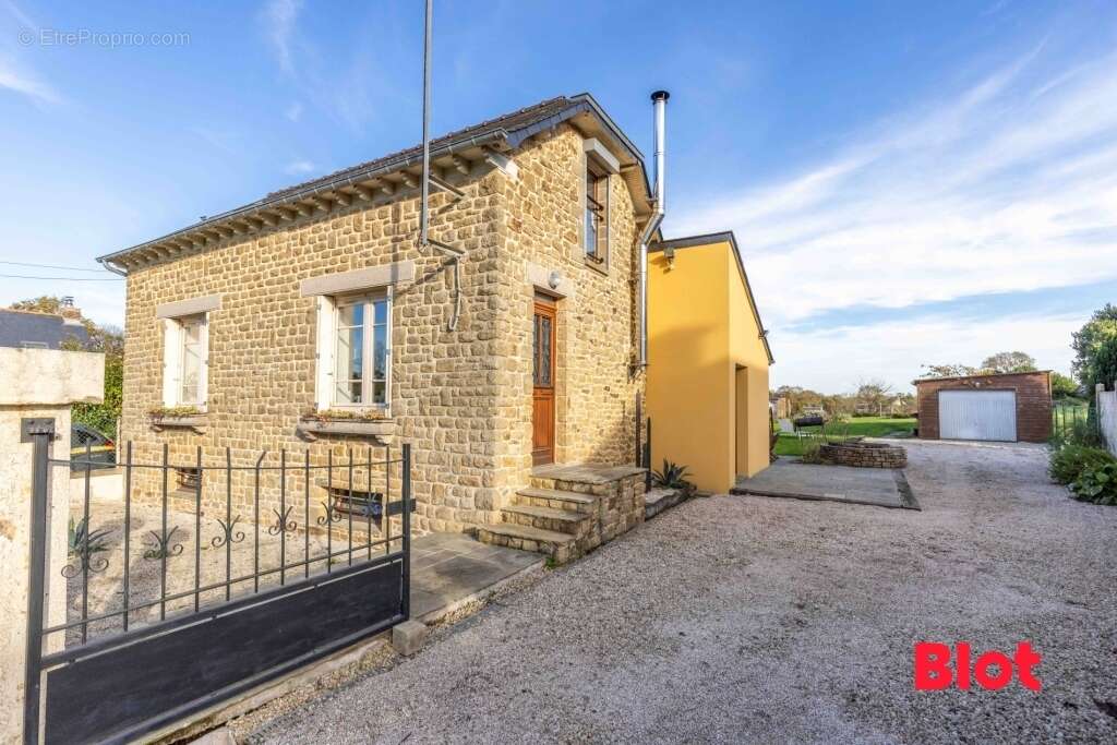 Maison à MONTREUIL-SUR-ILLE