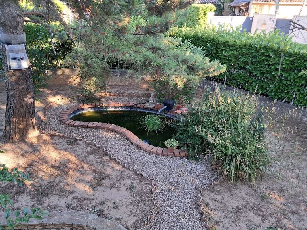 Maison à SAINT-JULIEN-DE-PEYROLAS