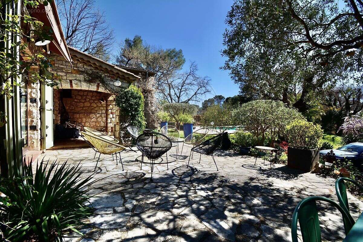 Maison à ROQUEFORT-LES-PINS