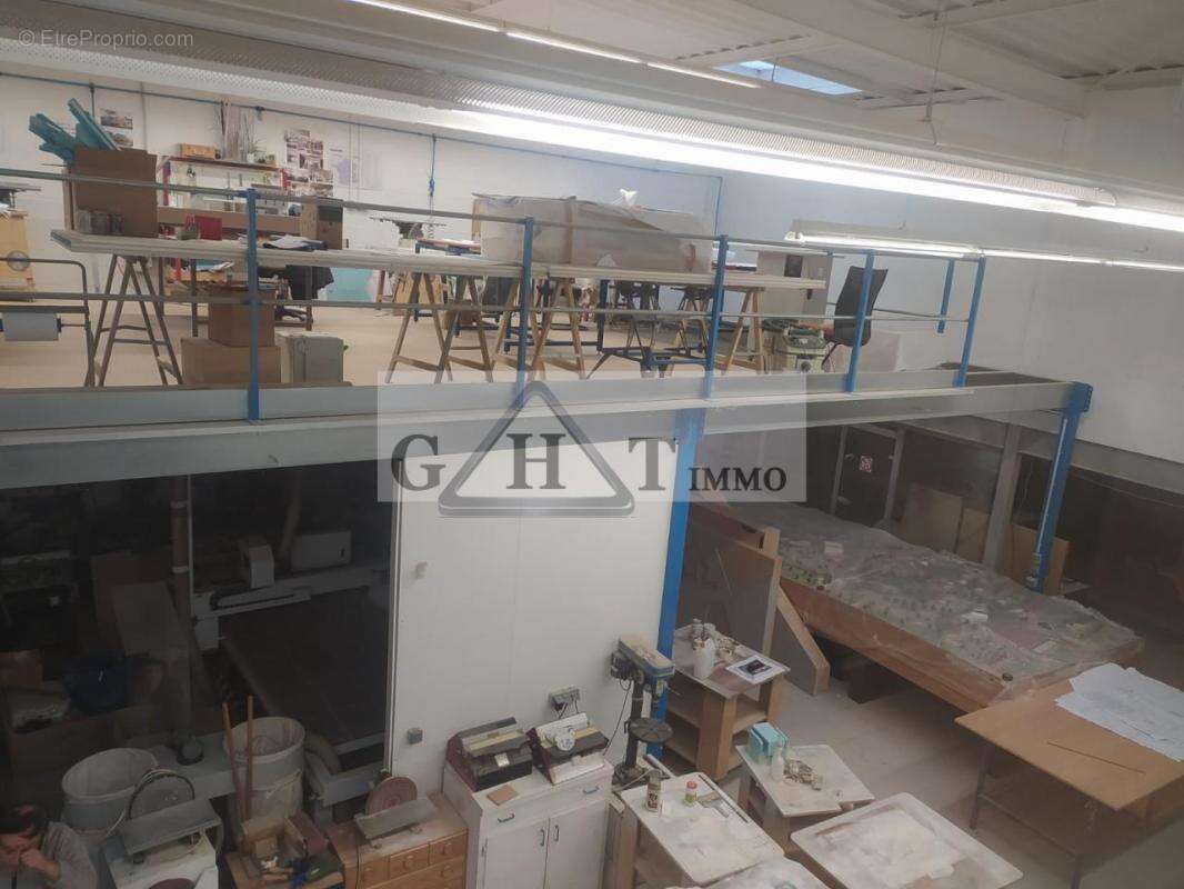 Commerce à SAINT-THIBAULT-DES-VIGNES