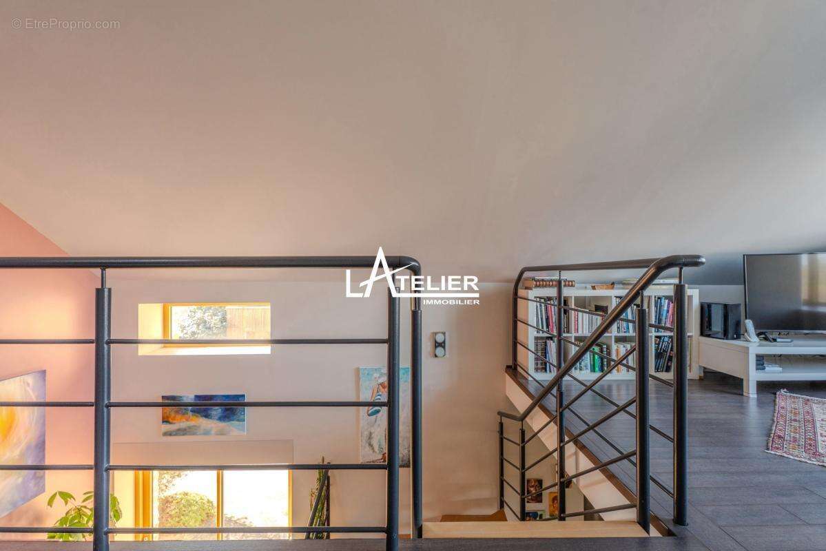 Maison en pierre avec dépendances - gros potentiel - photo 10