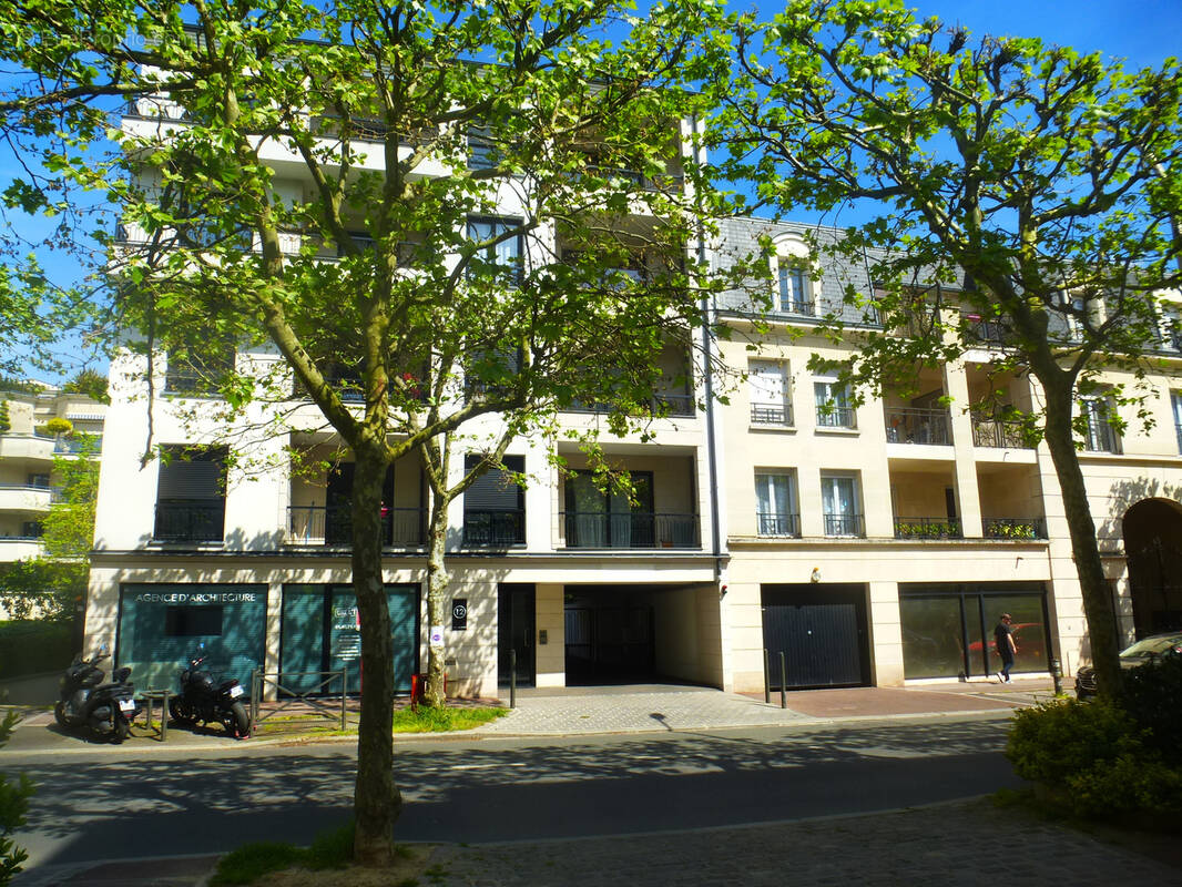 Parking à LE PERREUX-SUR-MARNE