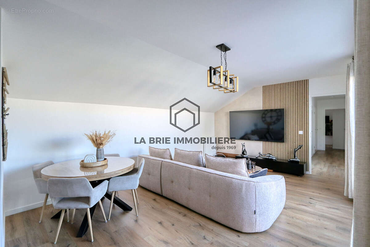 Appartement à BRIE-COMTE-ROBERT